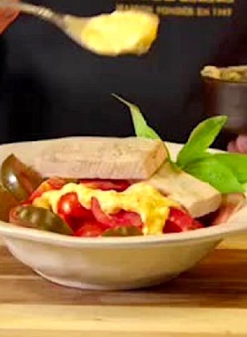 Ensalada de tomate y ventresca con vinagreta de mostaza