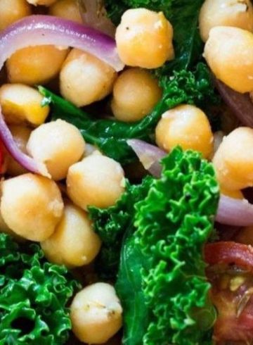 Garbanzos de ayer con kale y tomatitos cherry