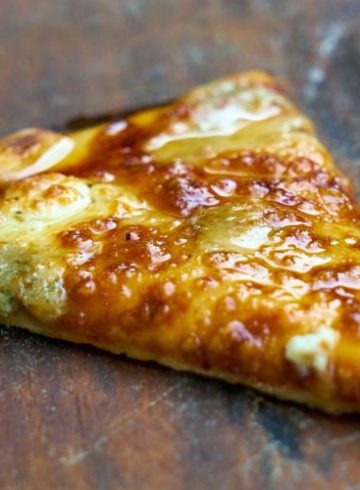 Pizza vegana con verduras que empiecen a madurar