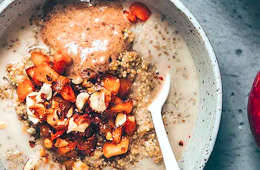 Porridge de quinoa, avellanas y manzanas caramelizadas