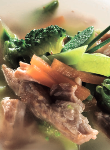 Sopa de verduras con costillas