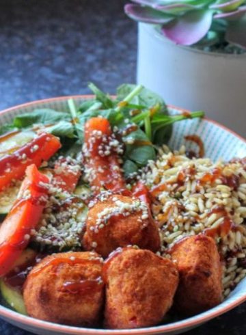 Arroz y quinoa con coliflor sobrante rebozada
