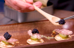 Blinis con caballa y sucedáneo de caviar