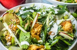 Ensalada Waldorf con pechuga de pollo sobrante