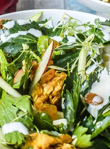 Ensalada Waldorf con pechuga de pollo sobrante