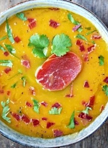 Sopa de calabaza con chips crujientes de jamón