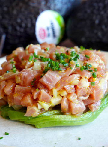 Timbal de aguacate y taquitos de jamón